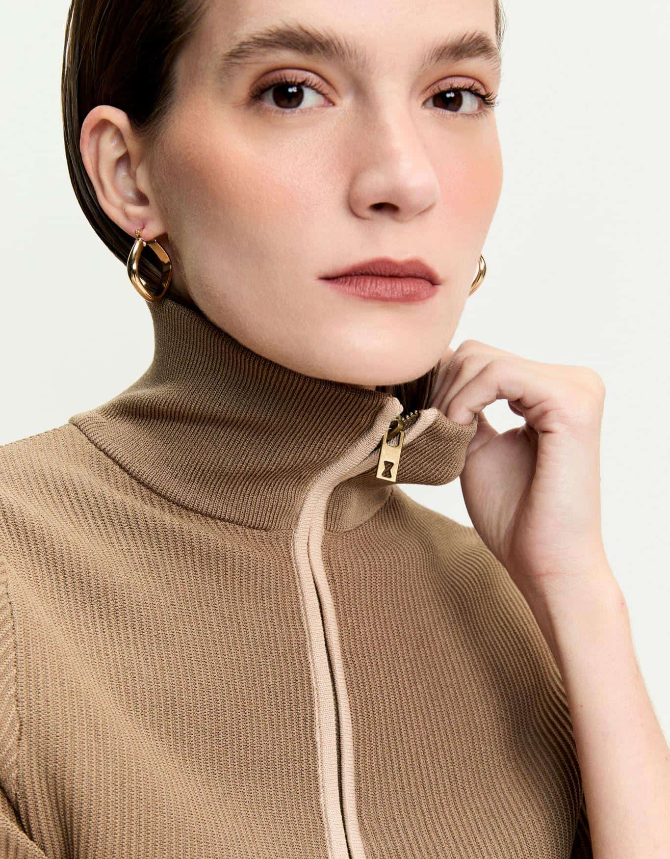 Blusa Tricot Bicolor Zíper Bege 360