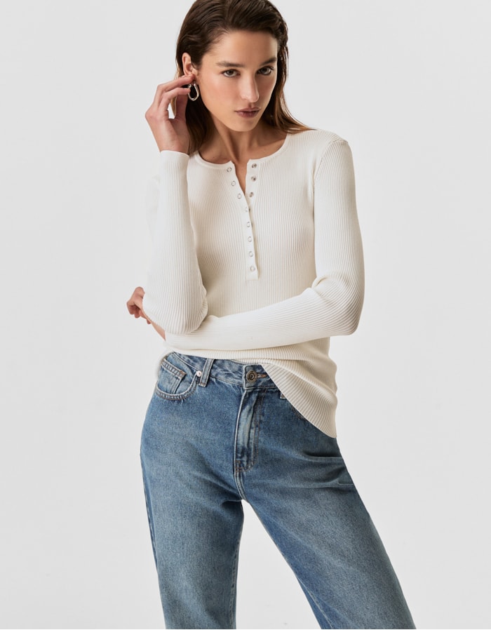 Shoulder — Blusa Tricot Botões Canelada Off-White