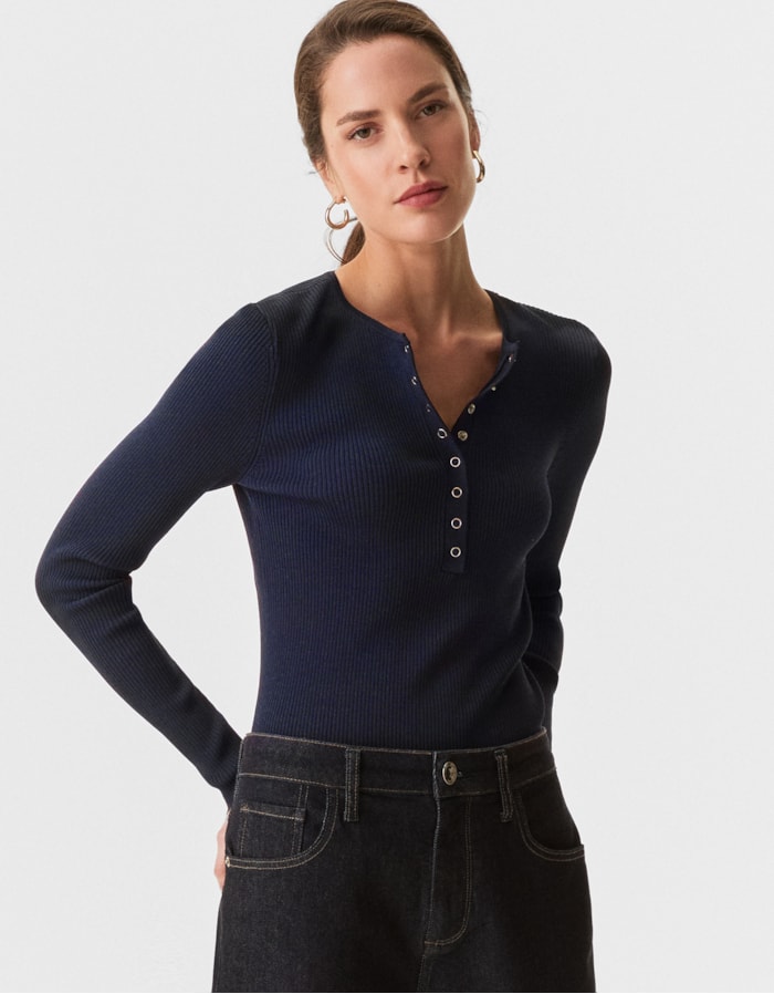 Shoulder — Blusa Tricot Canelada Botões
