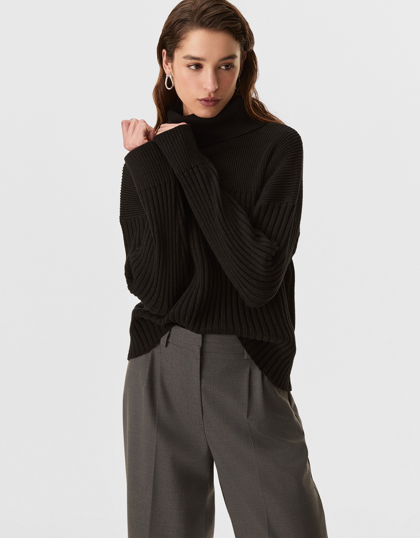 Blusa Tricot Canelada Gola Alta Preta