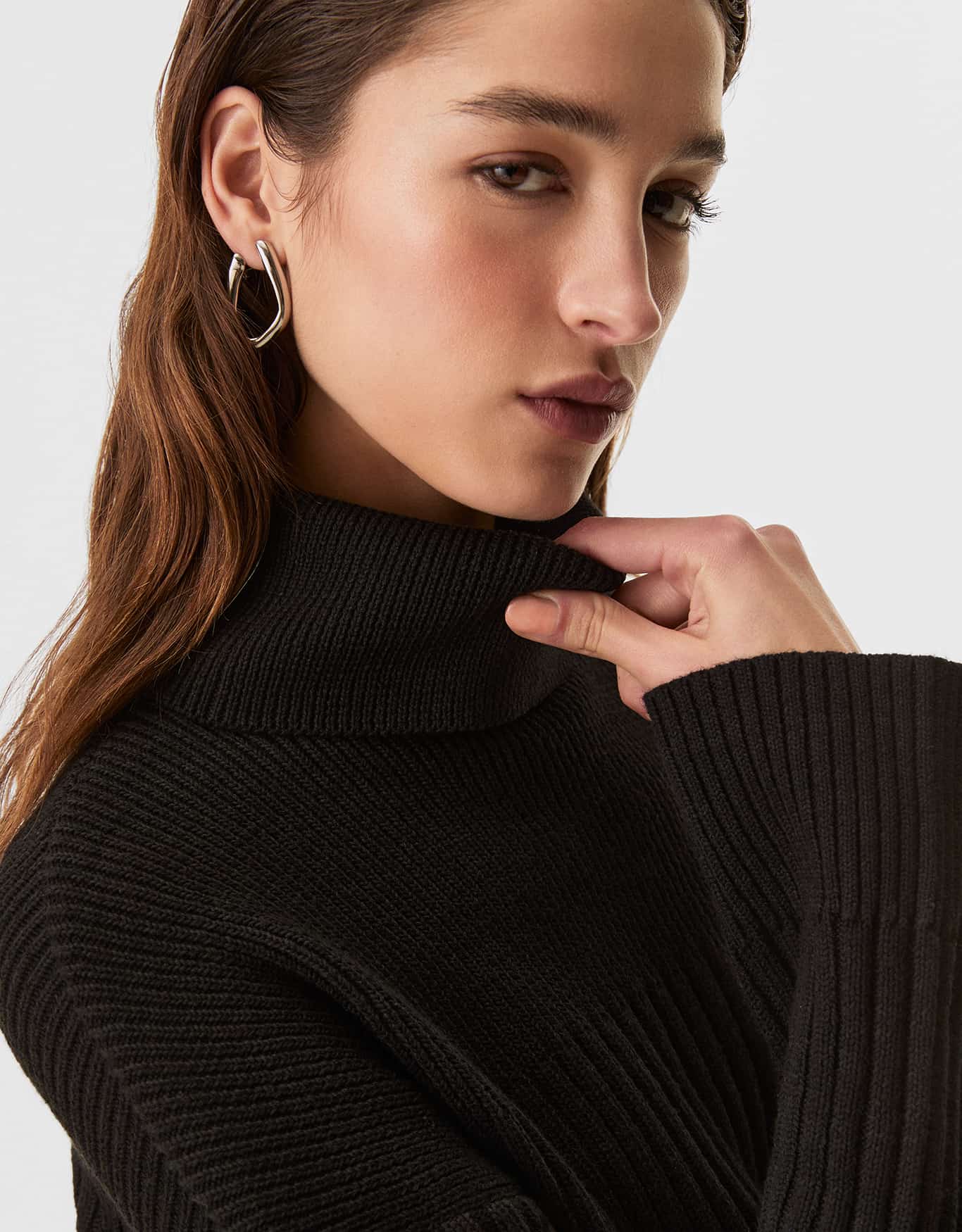 Blusa Tricot Canelada Gola Alta Preta
