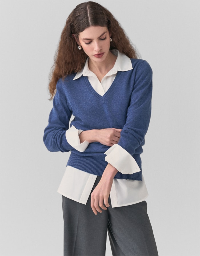 Shoulder — Blusa Tricot Cashmere Decote V Azul