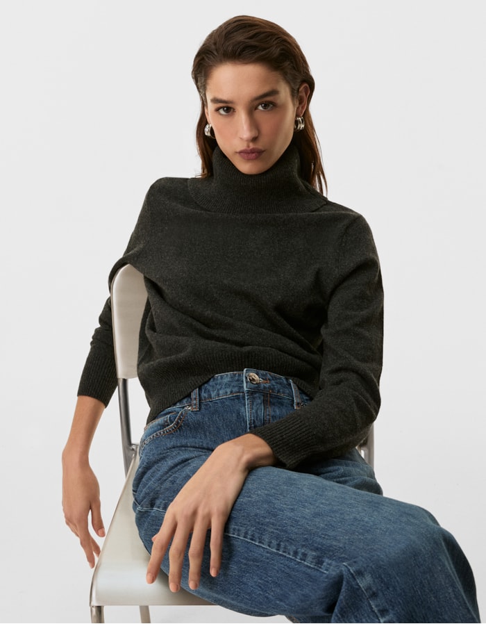 Shoulder — Blusa Tricot Cashmere Gola Alta Cinza