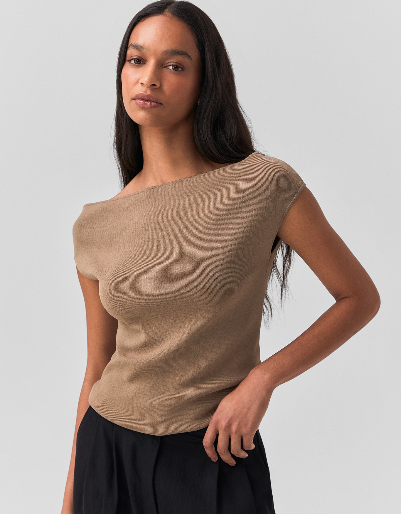 Blusa Tricot Decote Canoa Fumê