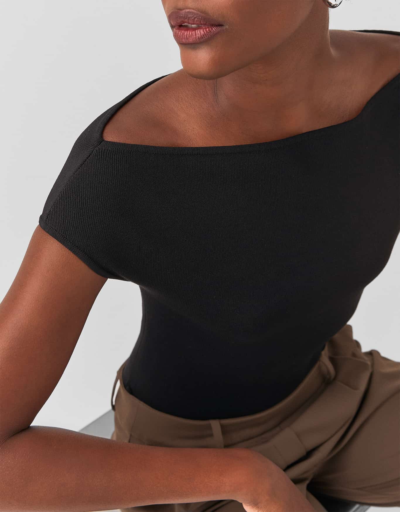 Blusa Tricot Decote Canoa Preta