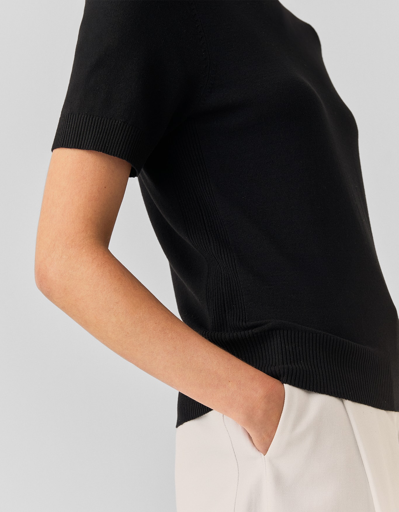 Blusa Tricot Manga Curta Preta