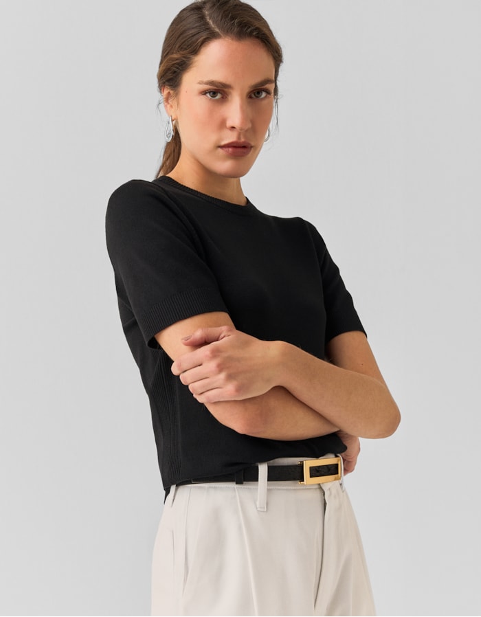 Shoulder — Blusa Tricot Manga Curta Preta