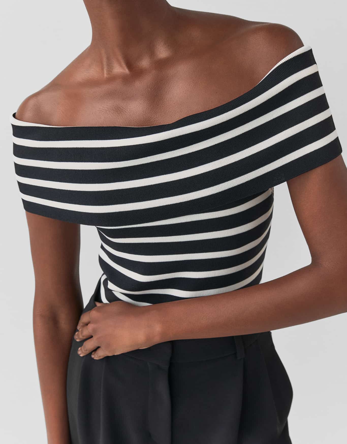 Blusa Tricot Ombro a Ombro Listrada