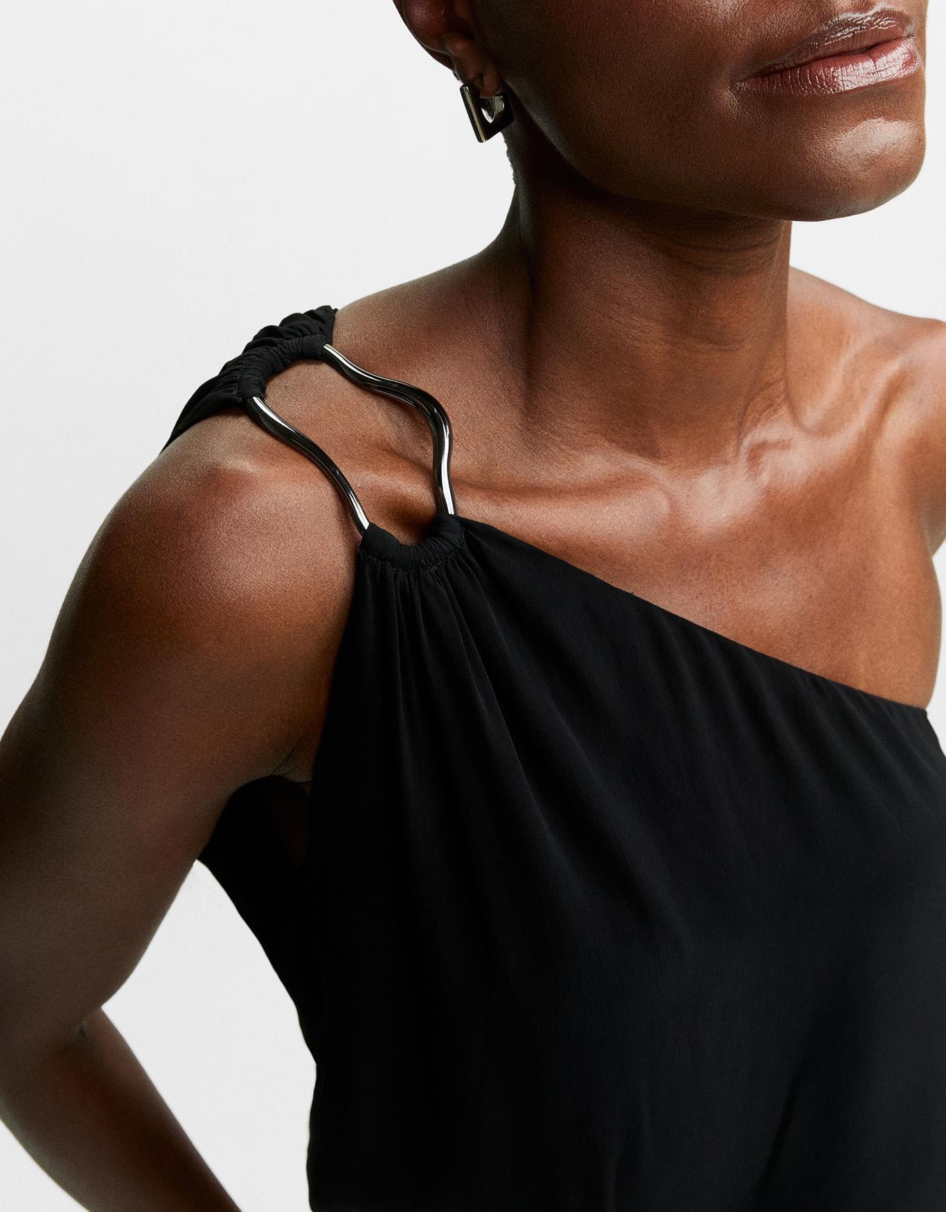 Blusa Um Ombro Só Com Detalhe