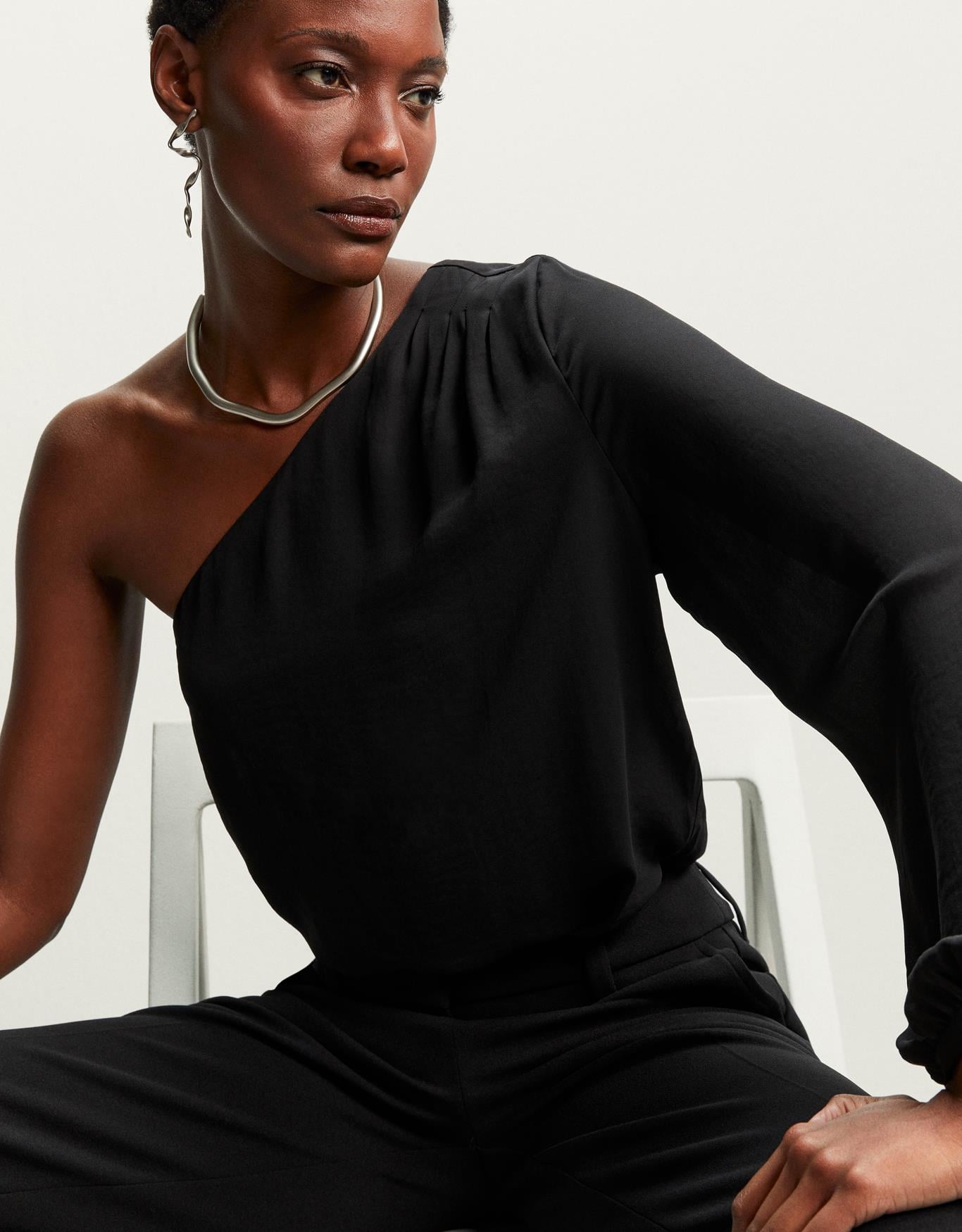 Blusa Um Ombro Só Com Prega