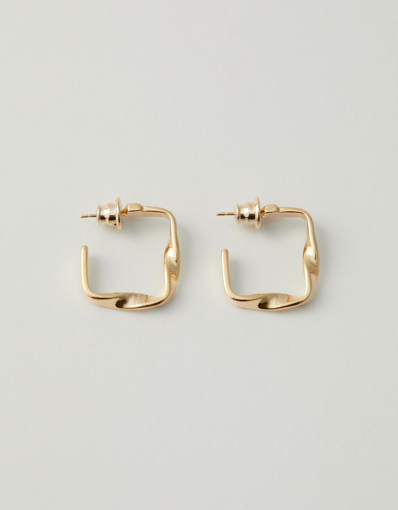 Brinco Argola Quadrado Torcido Dourado