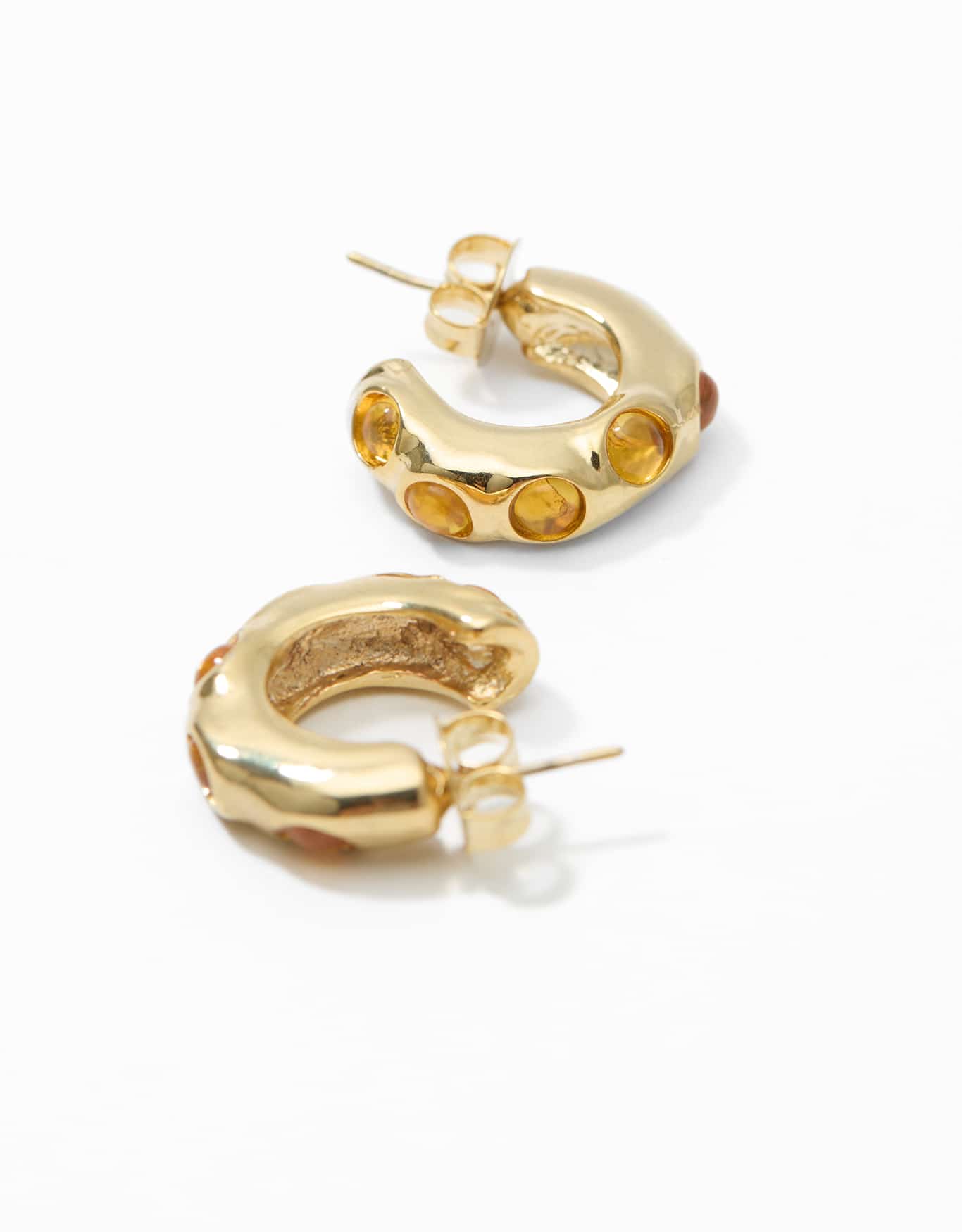 Brinco Curto Argola Com  Resina