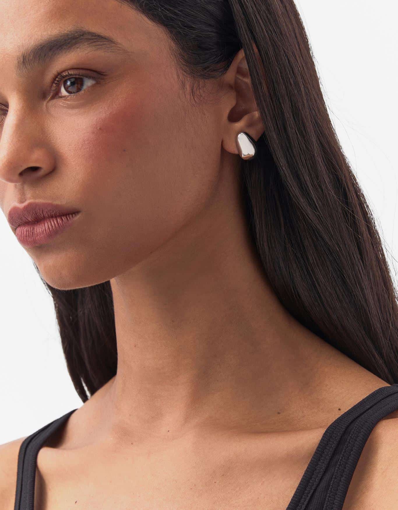 Brinco Curto Oval Níquel