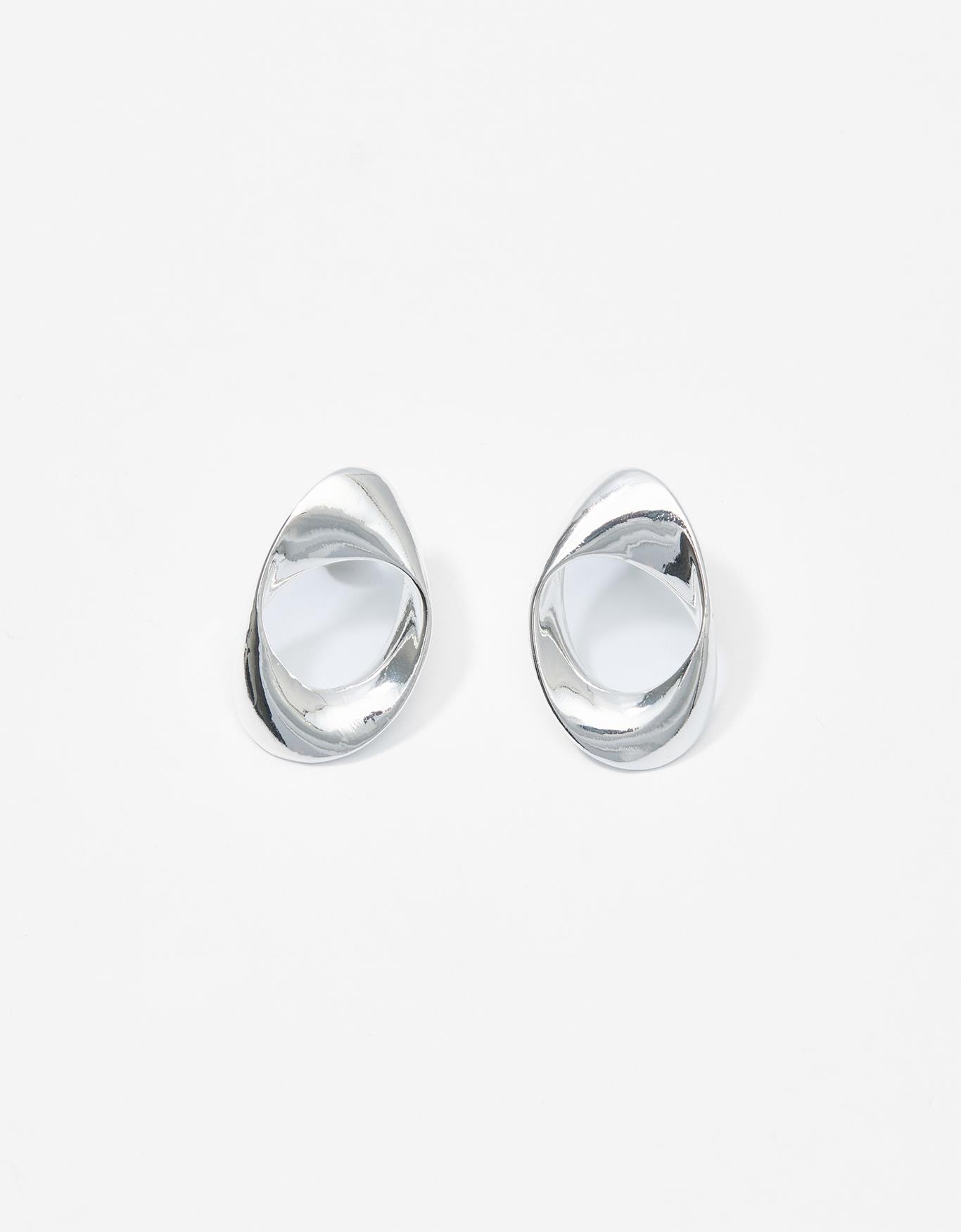 Brinco Curto Oval Torção