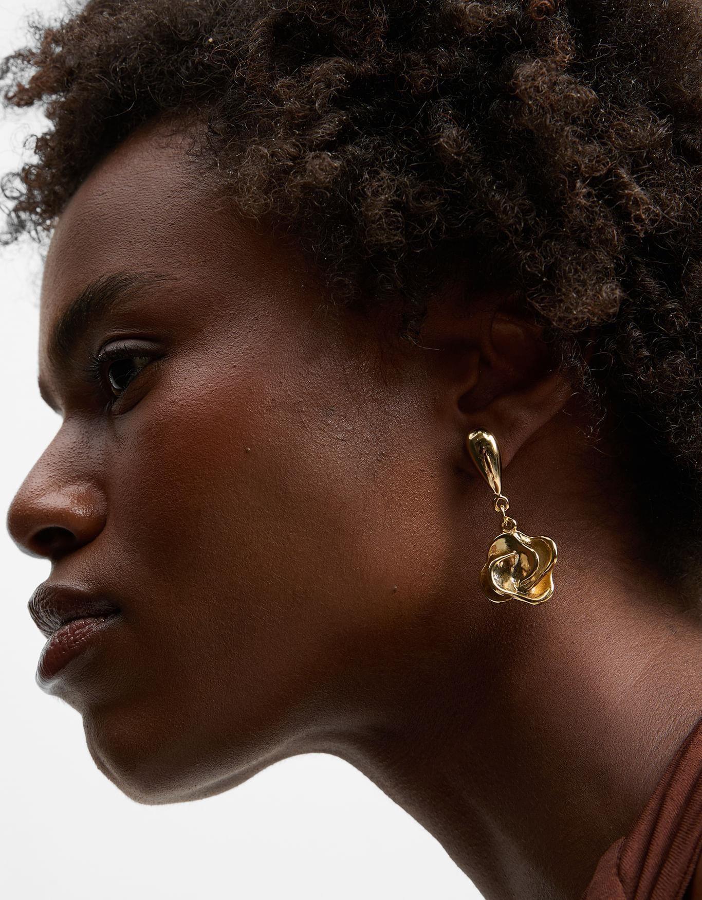 Brinco Curto Pingente Flor