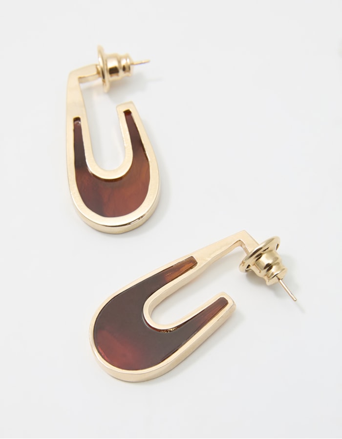 Shoulder — Brinco Curto Resina Conhaque