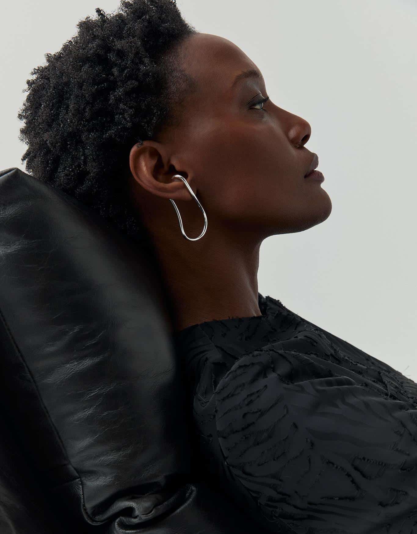 Brinco Longo Fio Curvado