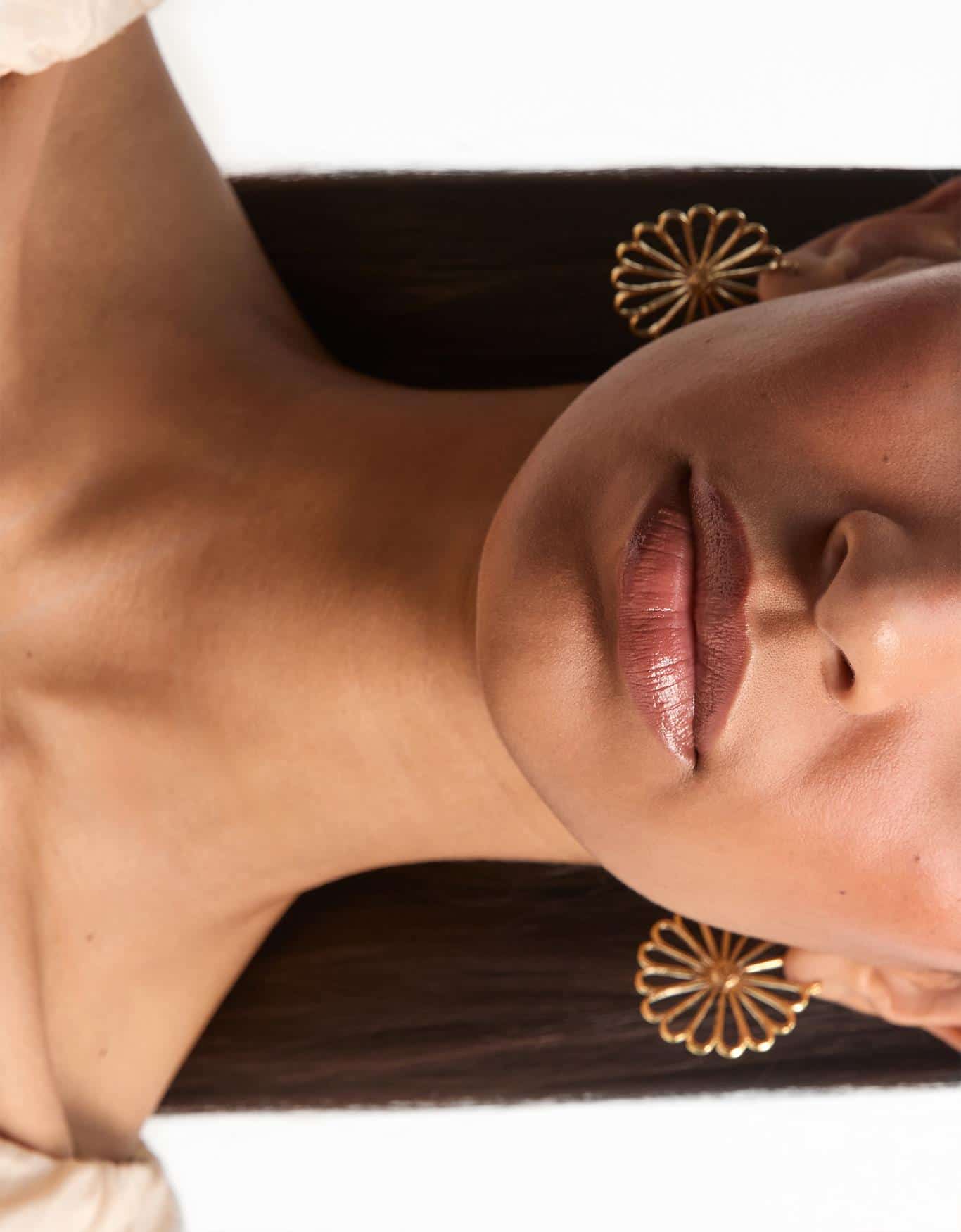 Brinco Margarida Vazado Dourado