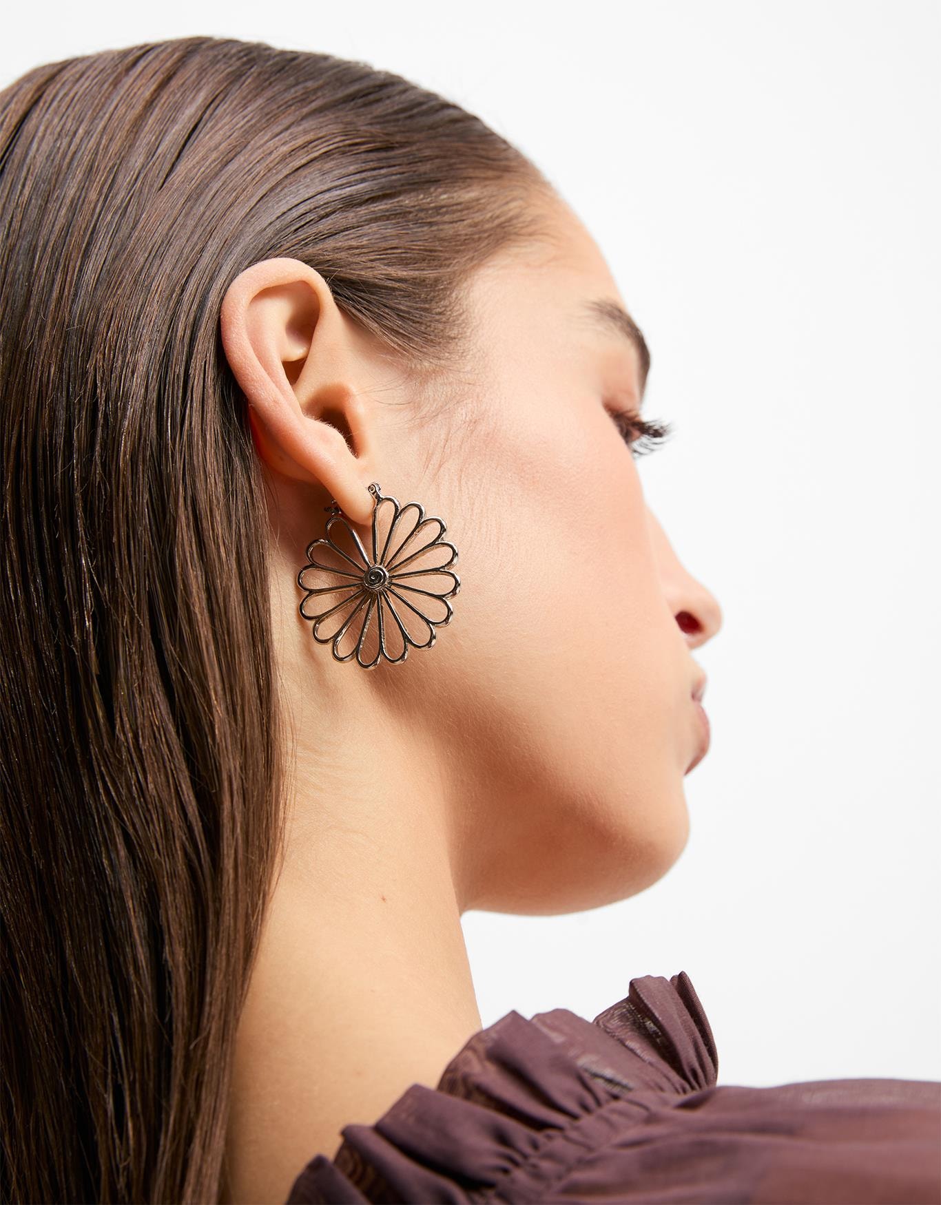 Brinco Margarida Vazado Dourado