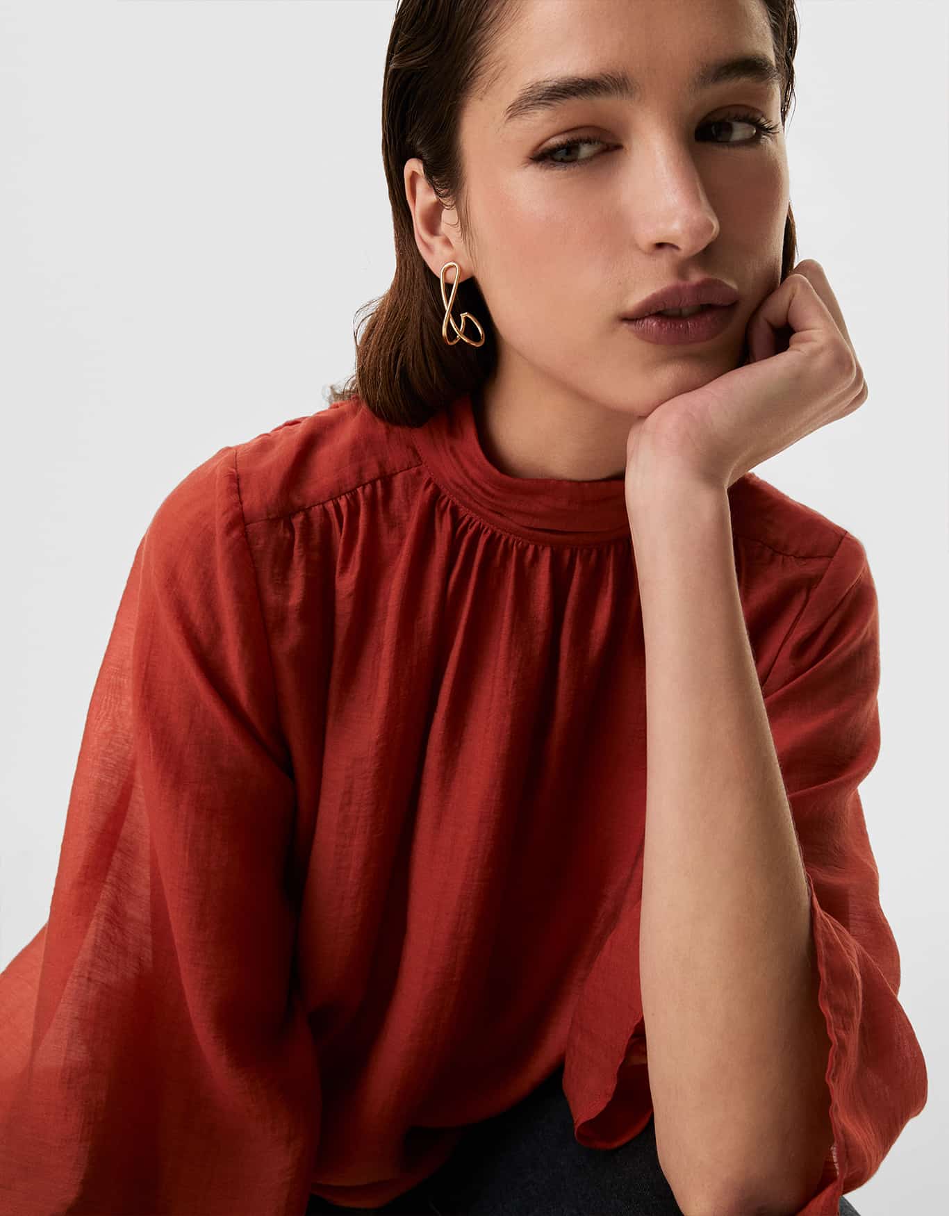 Brinco Médio Haste Transpasse