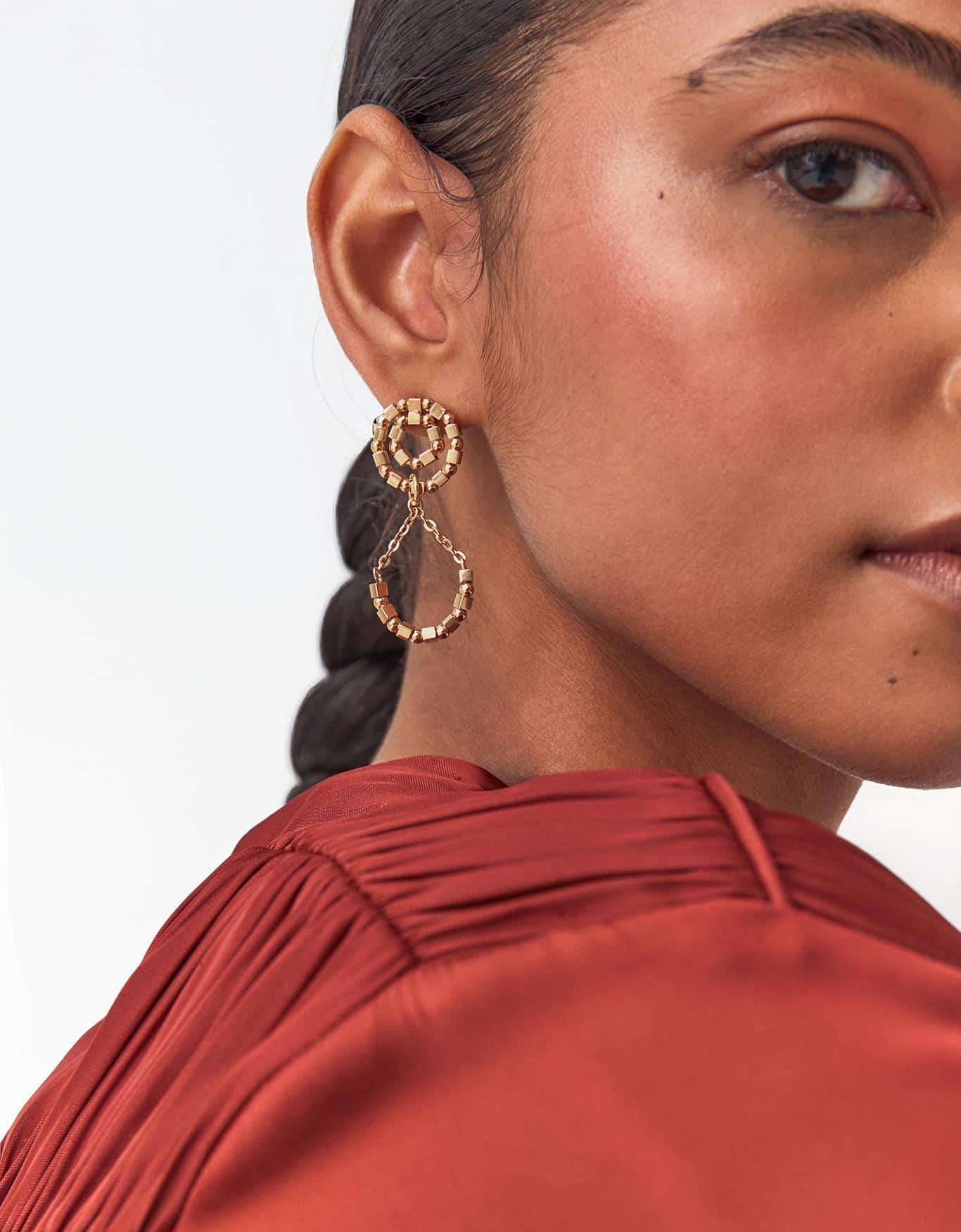 Brinco Pingente Pedrarias Douradas