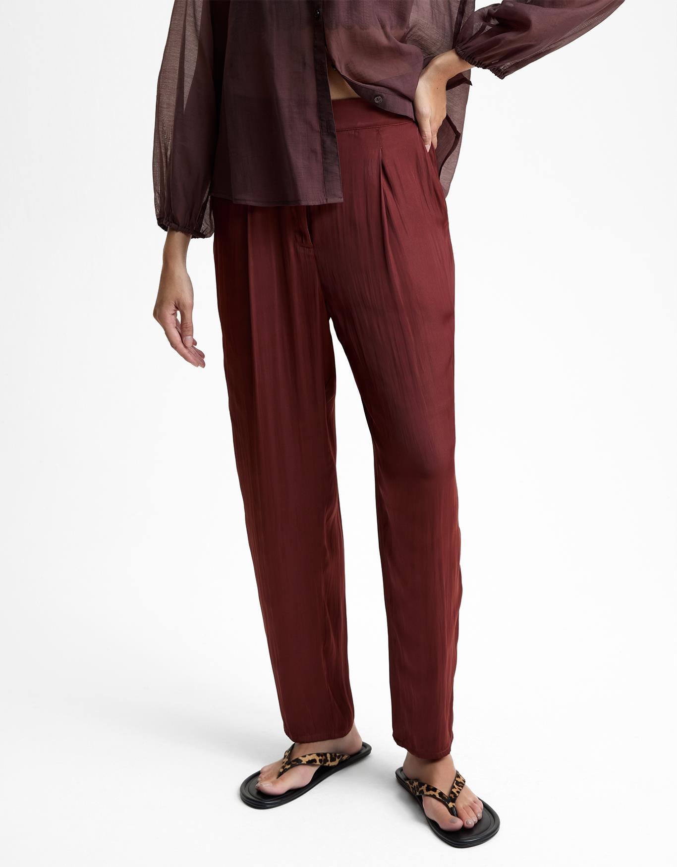 Calça Afunilada Acetinada