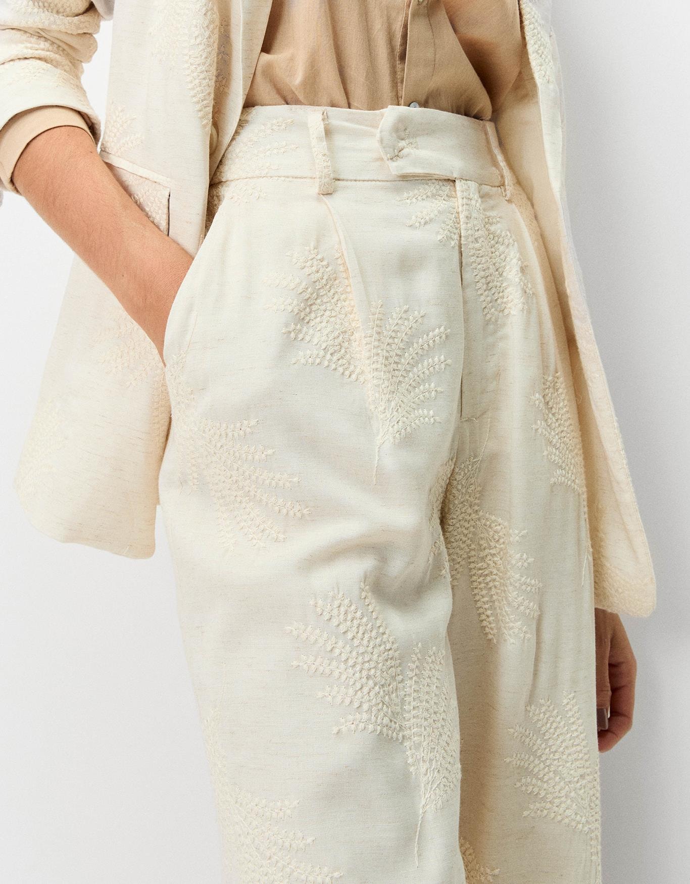 Calça Alfaiatada Bordado