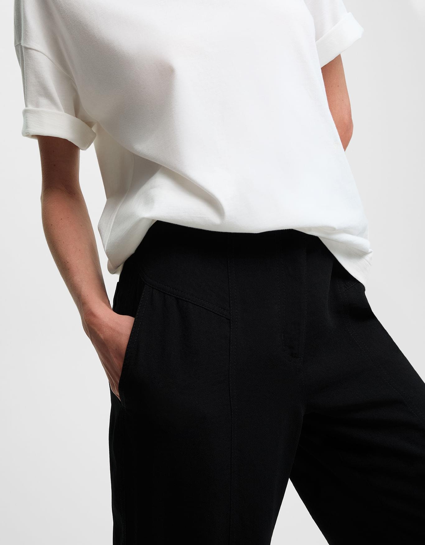 Calça Baggy Recortes Pespontados