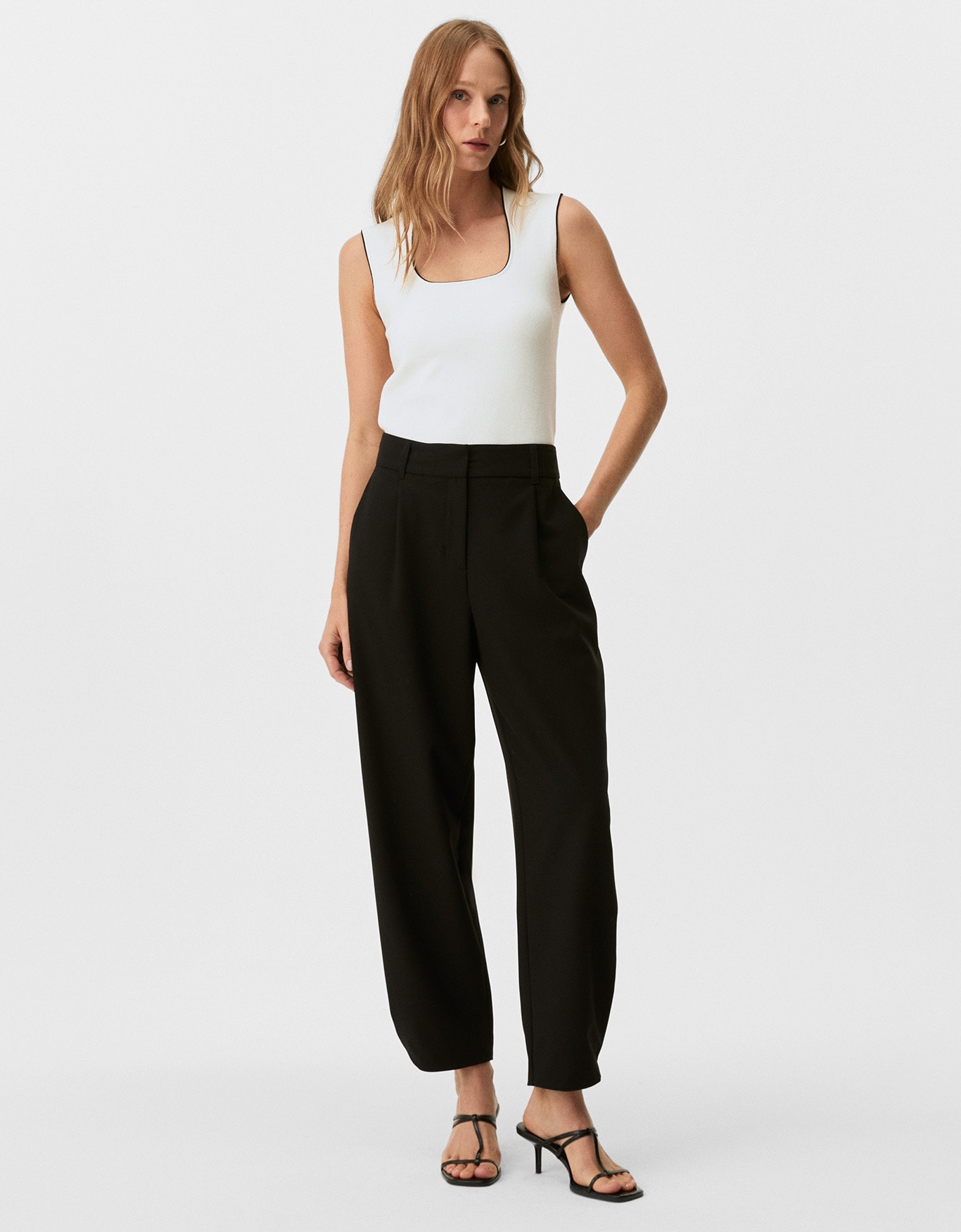 Calça  Carrot com Pregas