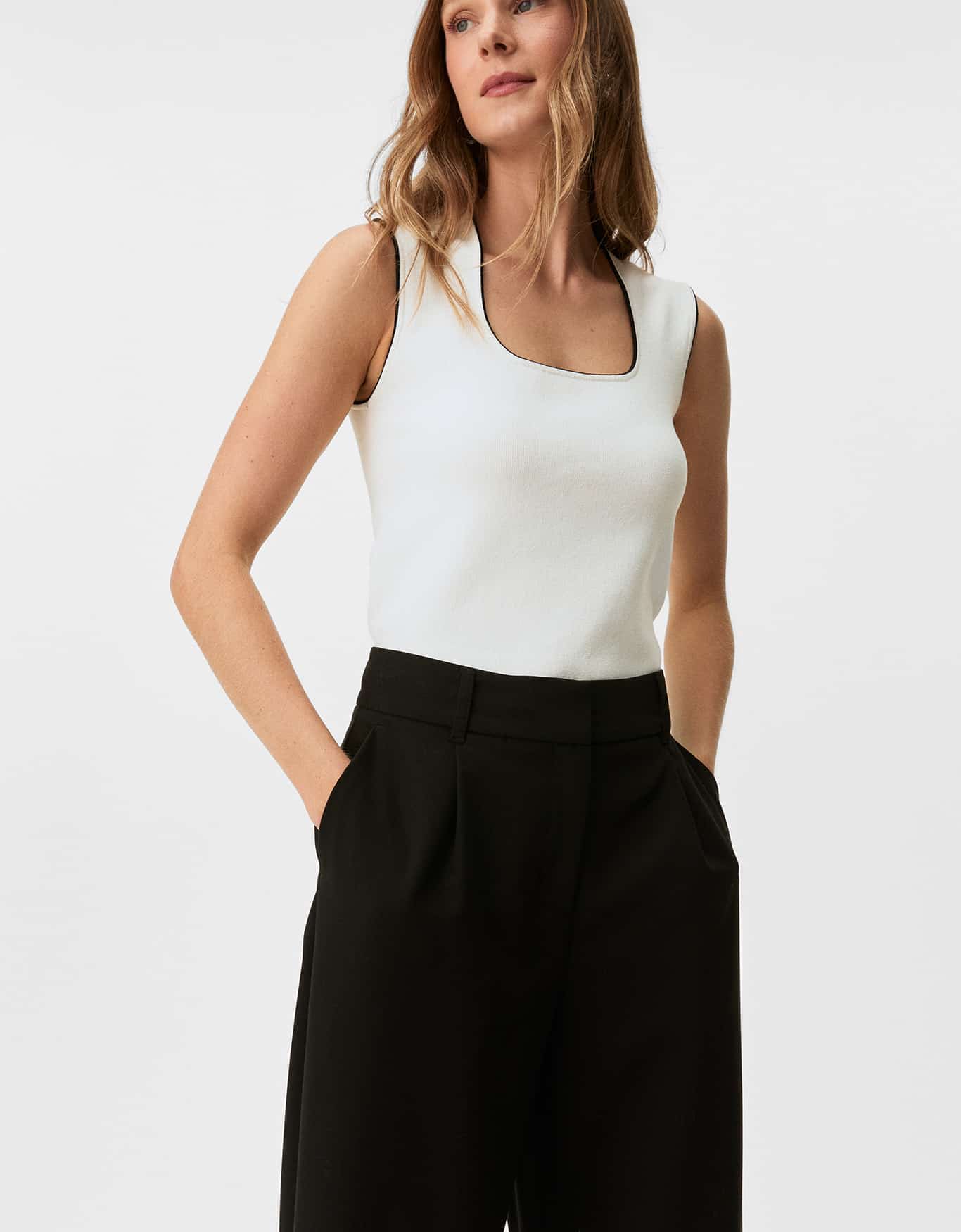 Calça  Carrot com Pregas