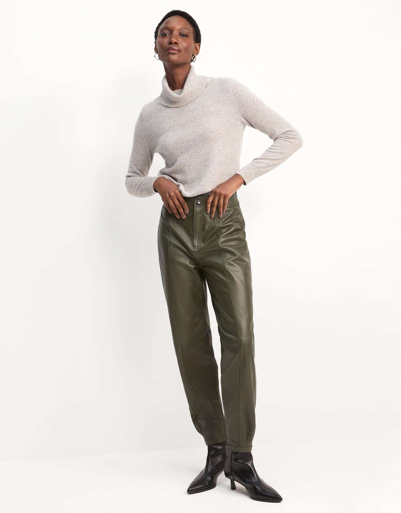 Calça Carrot Pespontos Couro