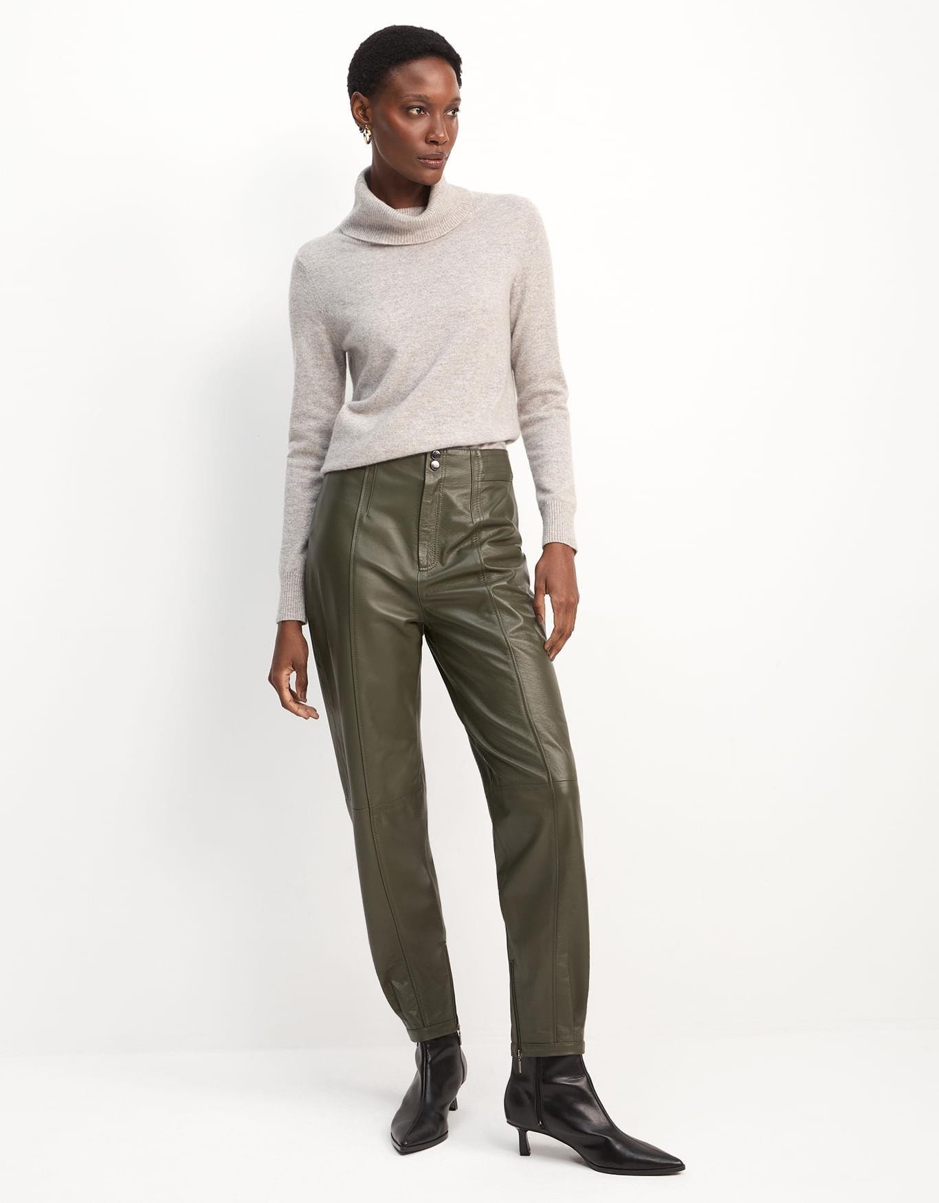 Calça Carrot Pespontos Couro