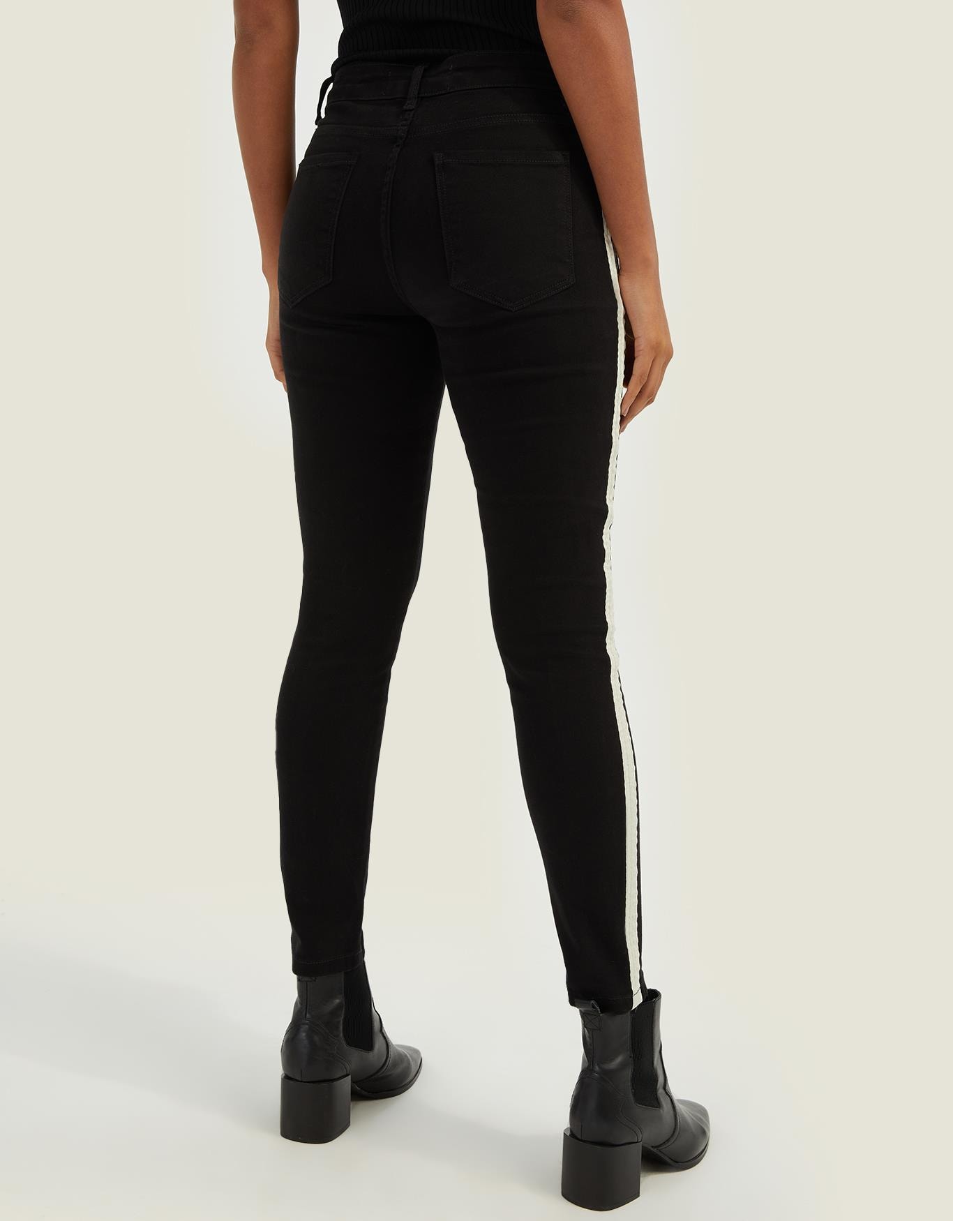 image_4b270b28-3b6e-403b-b471-f6695c4f8ced