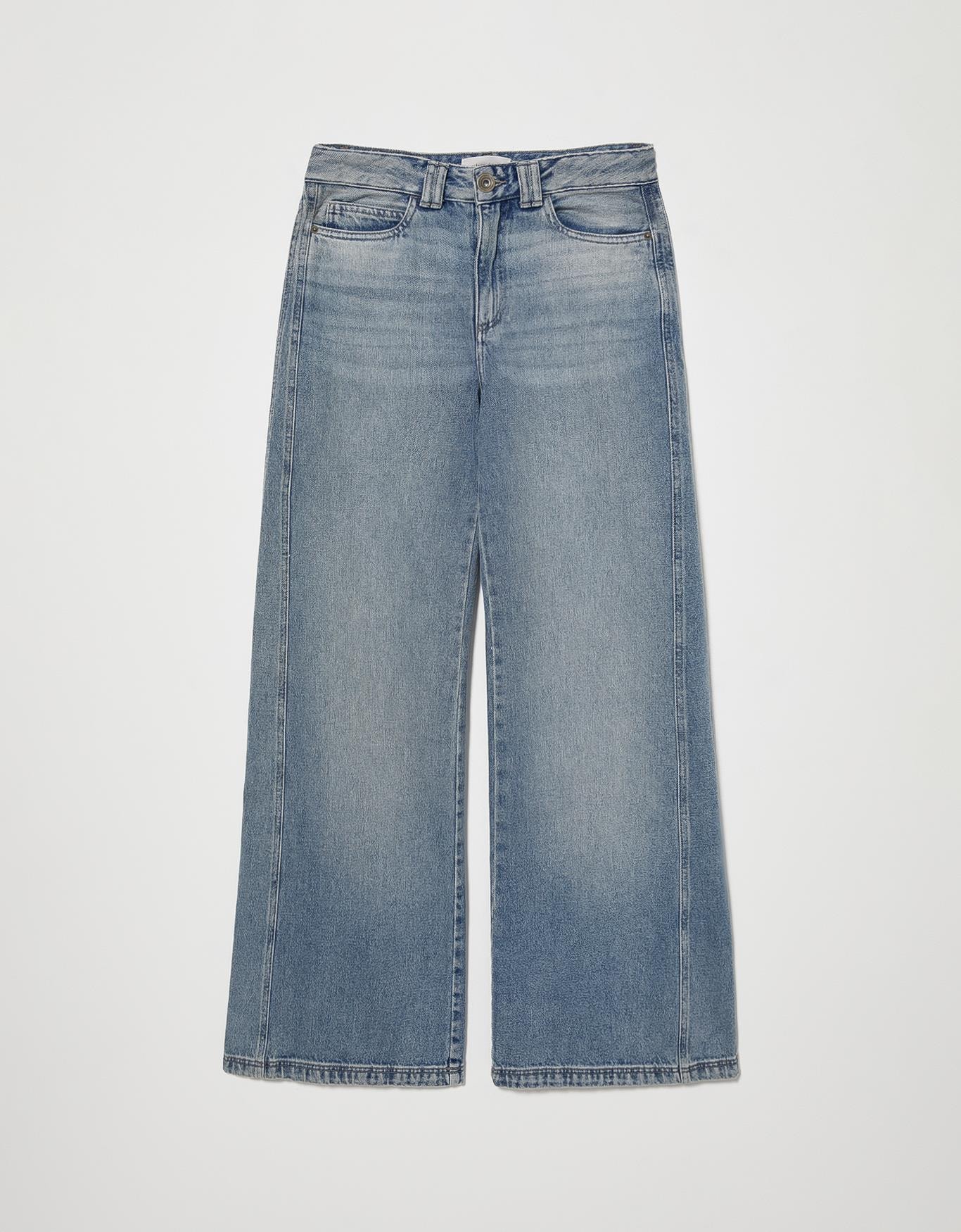 image_b545389d-77ea-4438-9319-6f49a50254ed