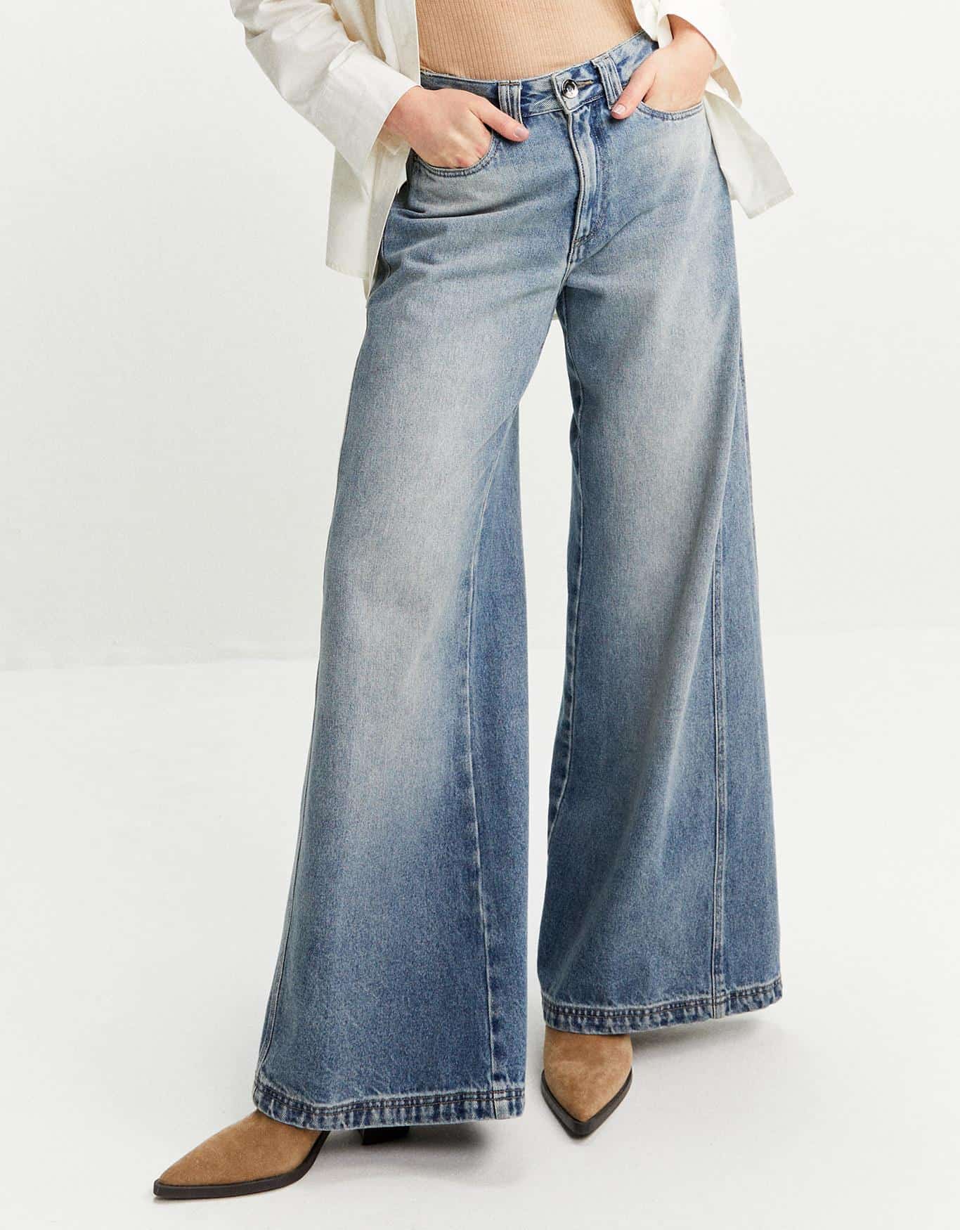 Calça Jeans Pantalona Recortes Laterais