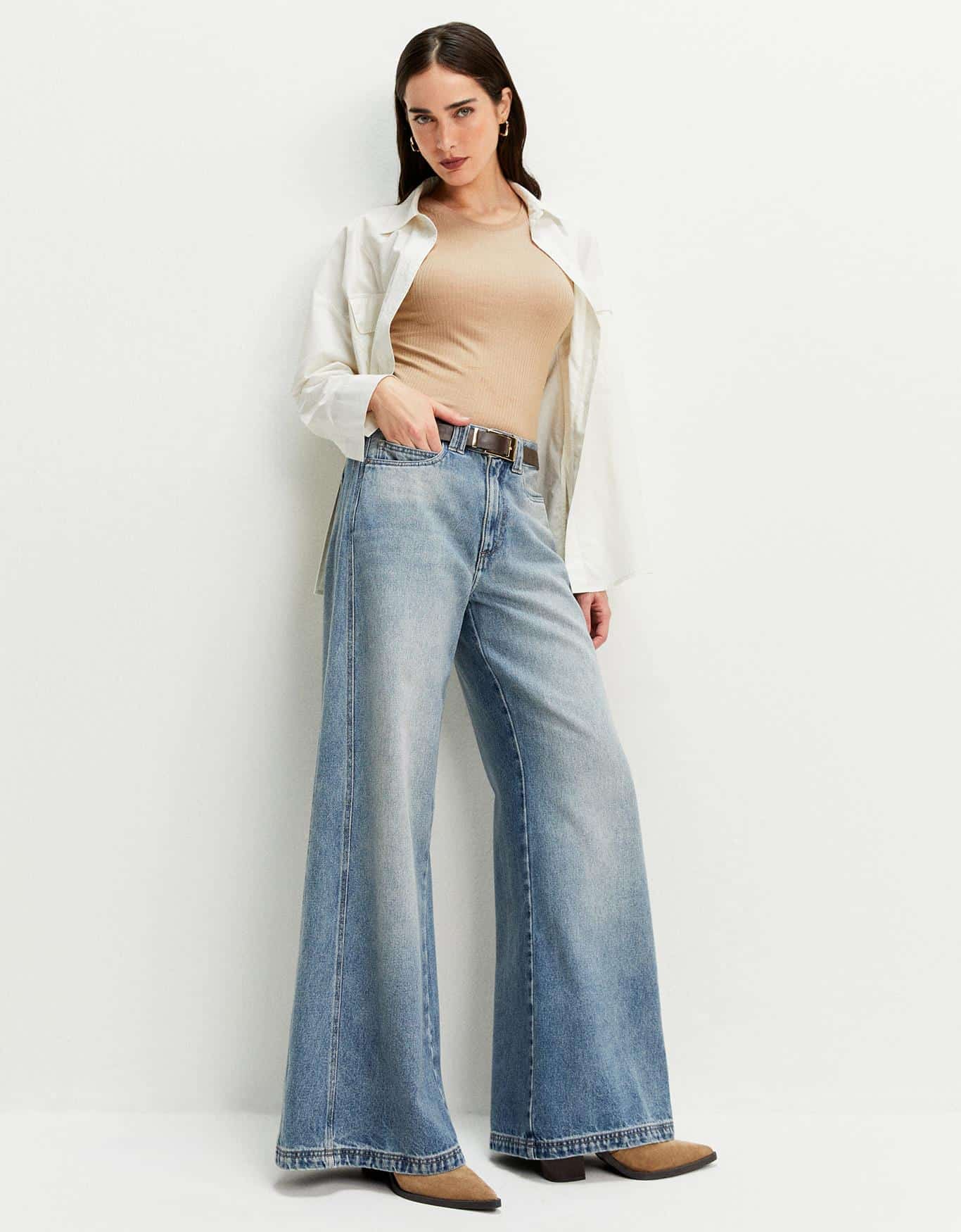 Calça Jeans Pantalona Recortes Laterais