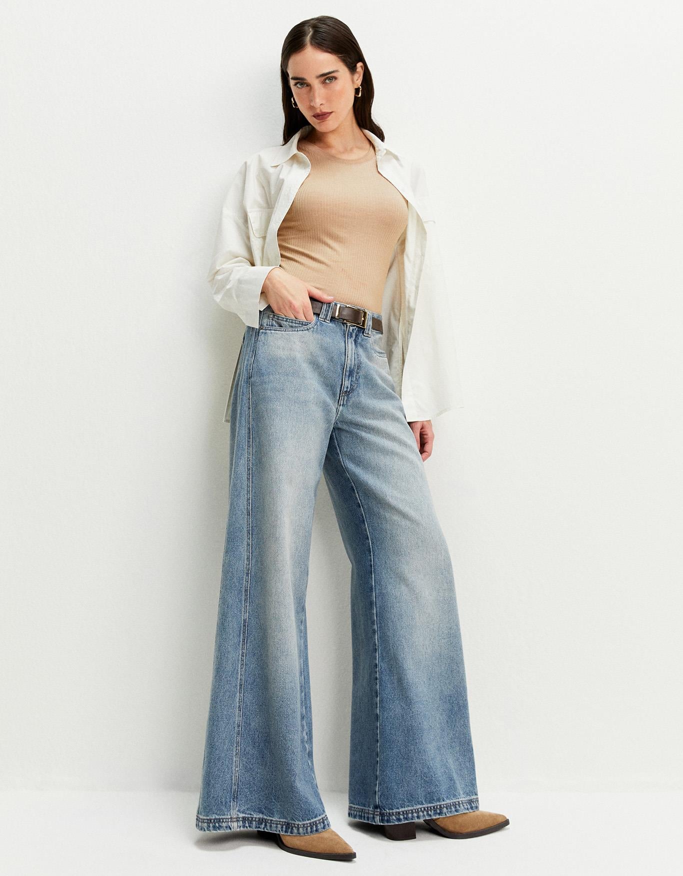 Calça Jeans Pantalona Recortes Laterais