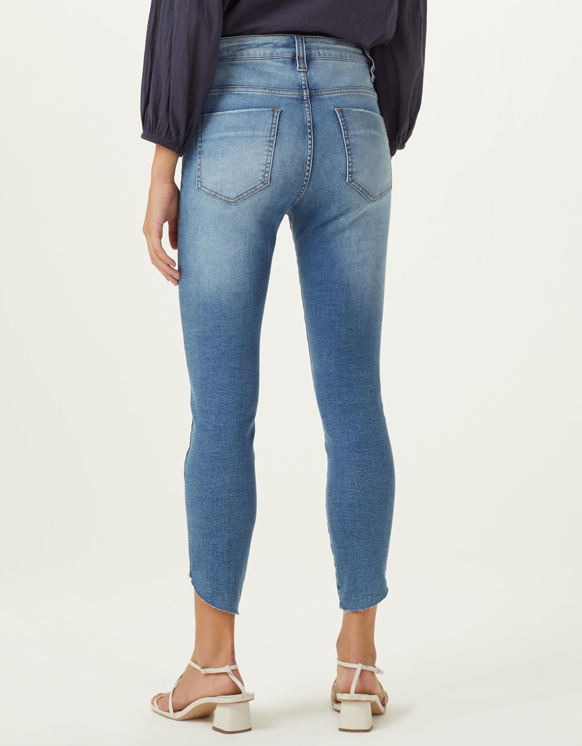 image_f18df156-5100-4d27-a3ee-4e6b5bd893dd