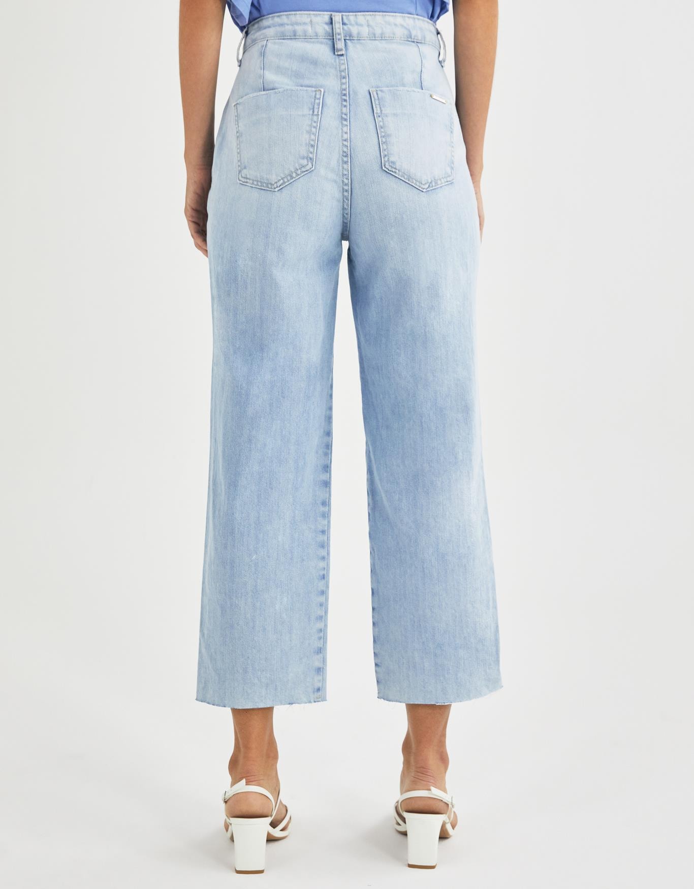 image_33fe7d9c-30bc-41be-8f1f-e9b100719a76