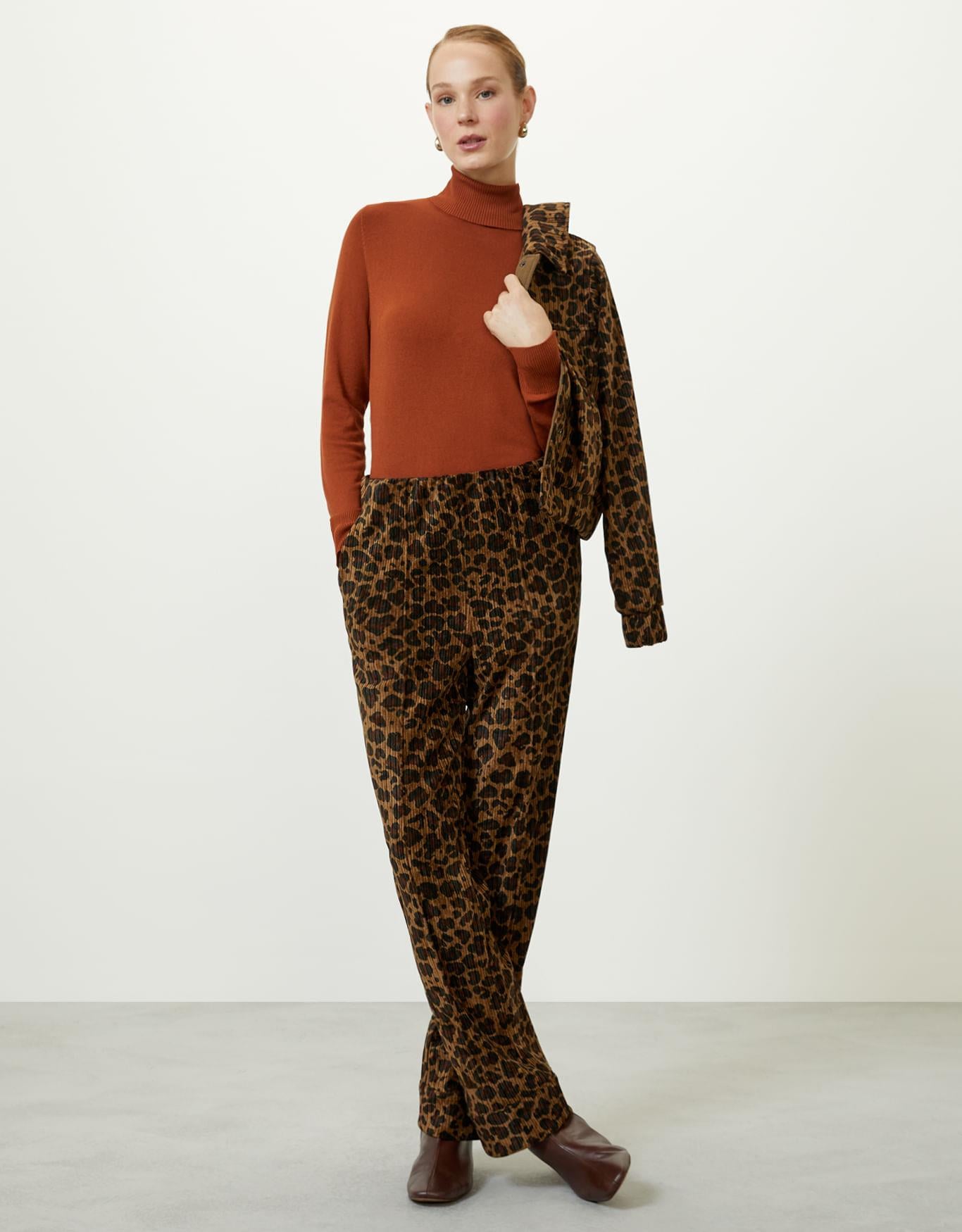 Calça Malha Cotelê Onça