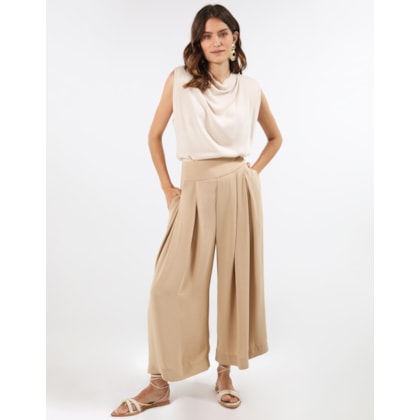 Calça Pantacour Pregas