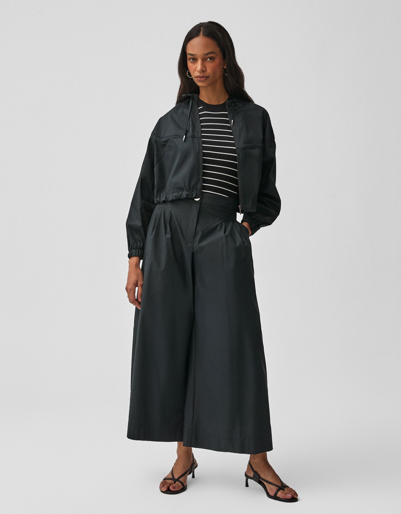 Calça Pantacourt Pregas