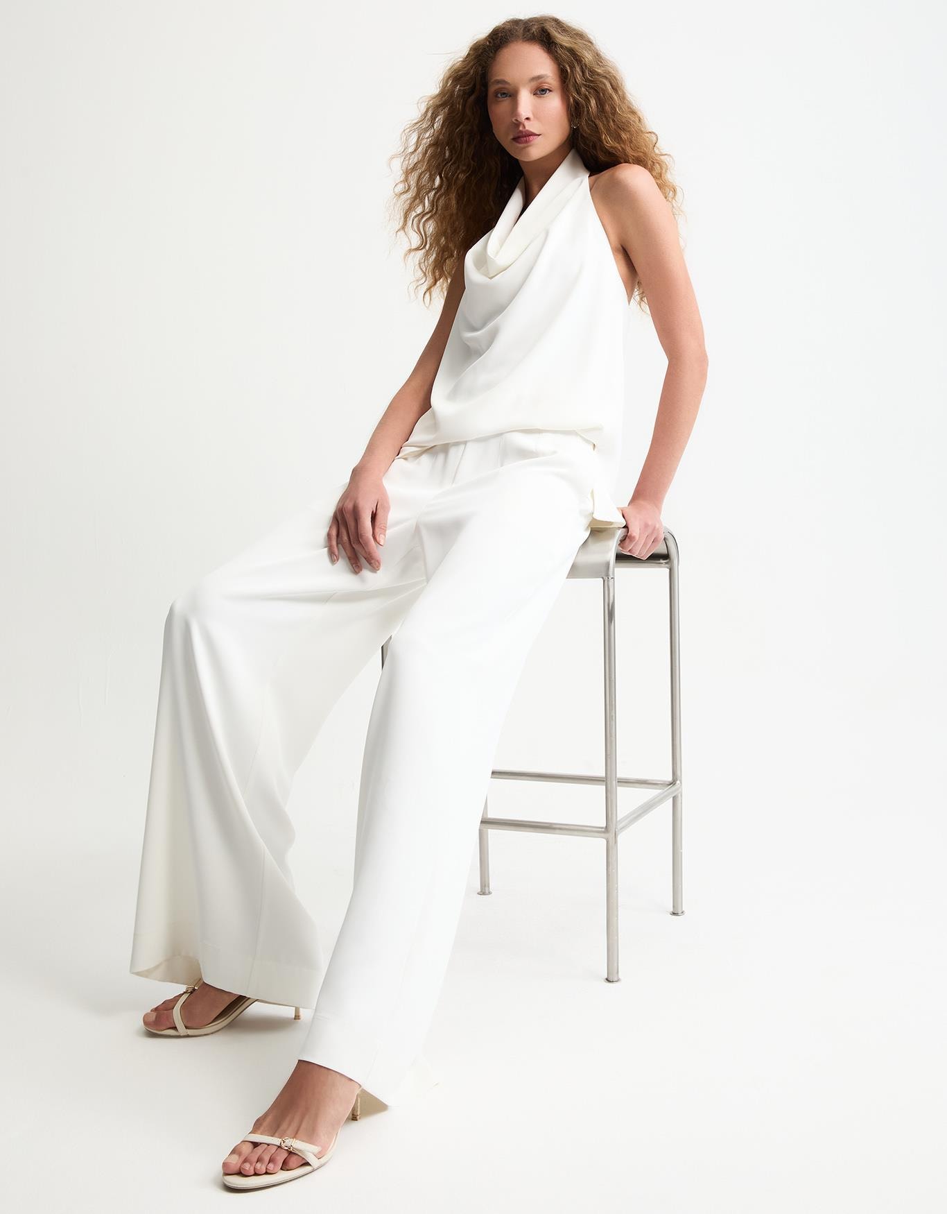 Calça Pantalona Com Pences