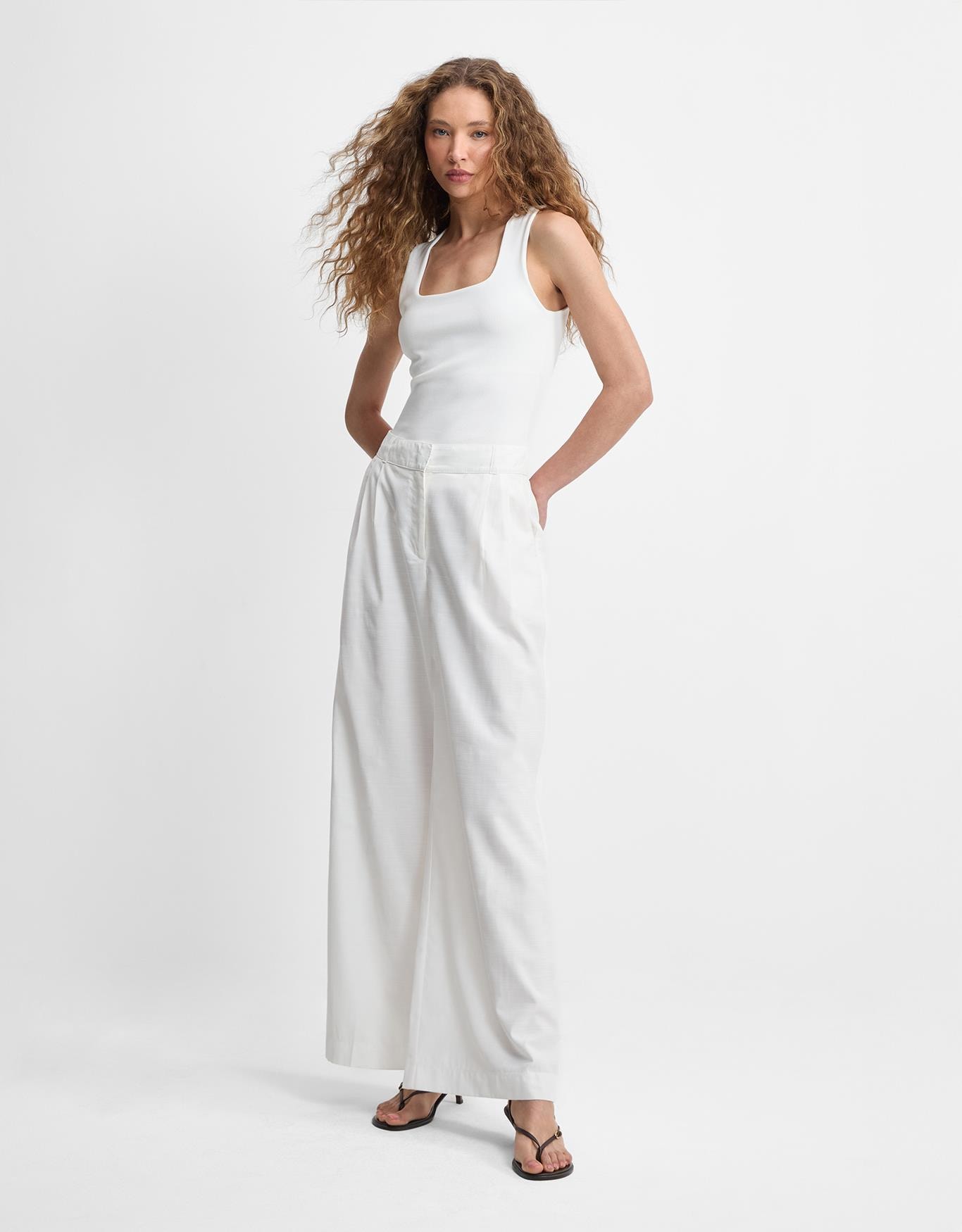 Calça Pantalona Com Pregas