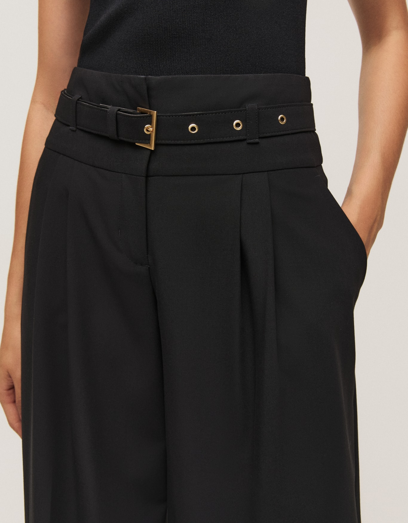 Calça Pantalona Detalhe Cós
