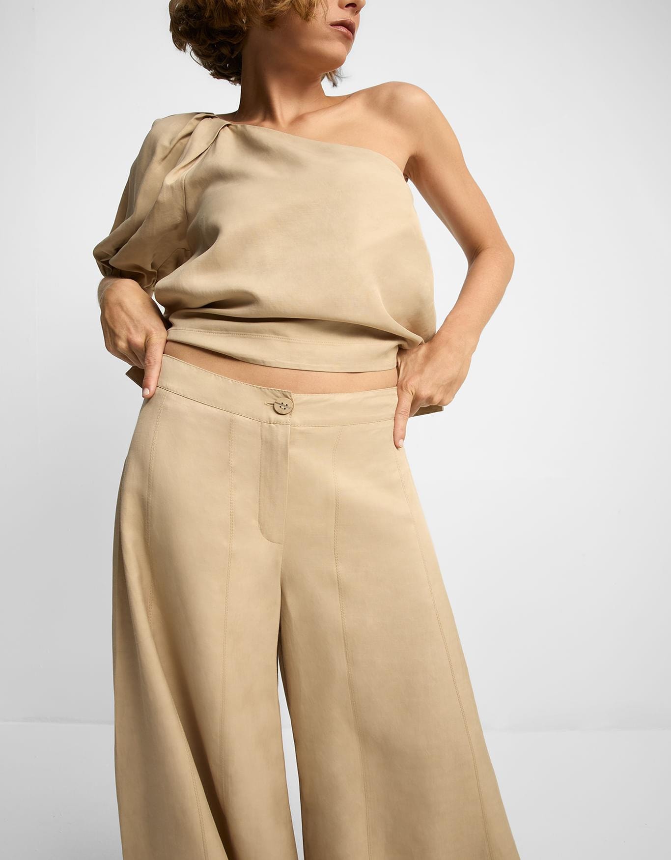 Calça Pantalona Recortes Pespontados