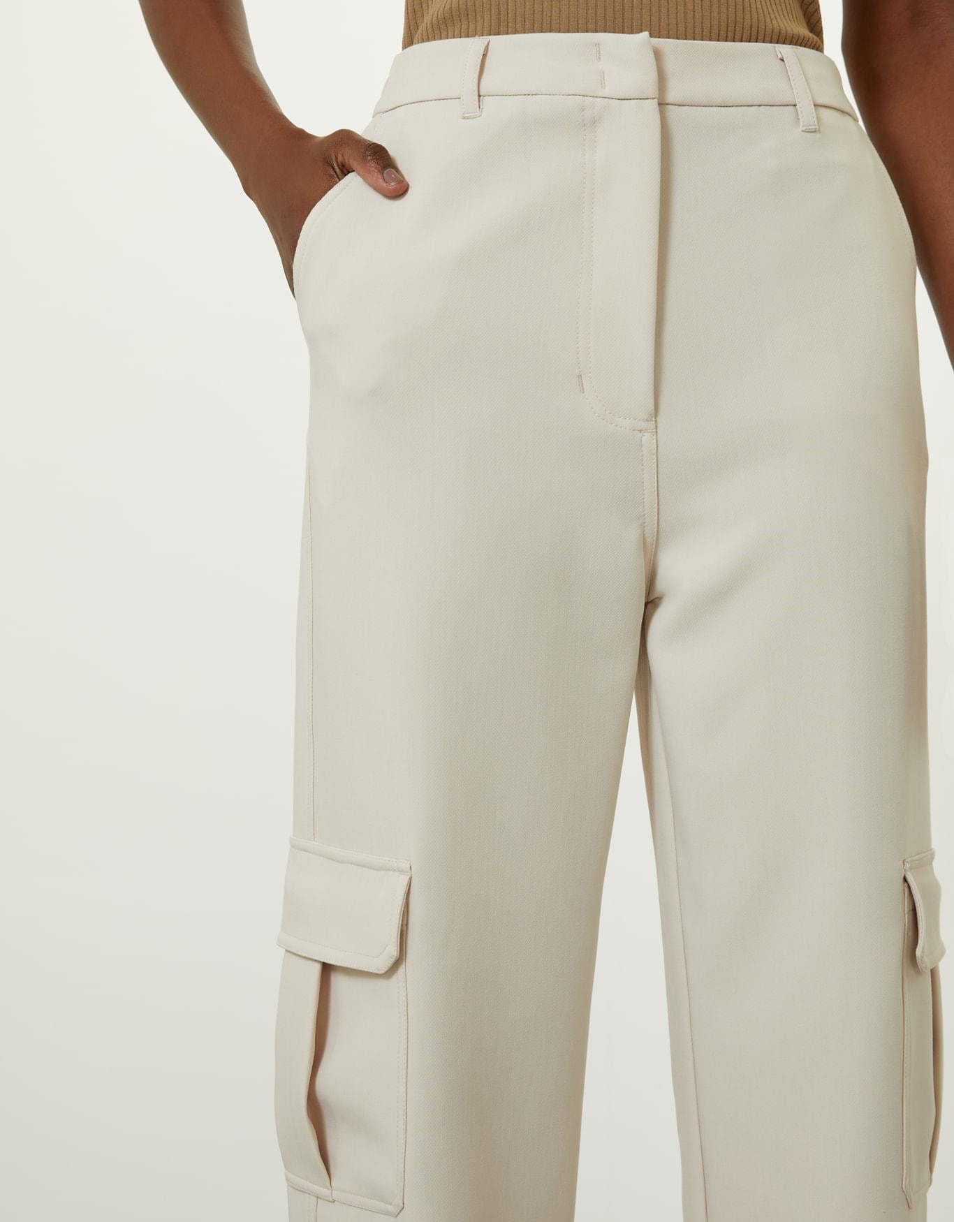 Calça Reta Bolsos Cargos Areia