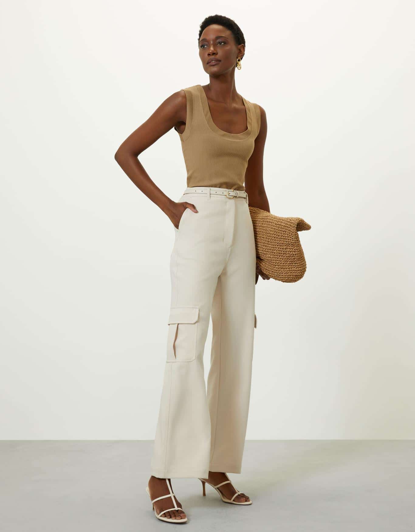 Calça Reta Bolsos Cargos Areia