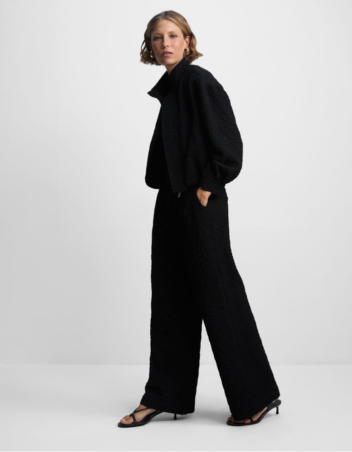Shoulder — Calça Reta Cós Pregas