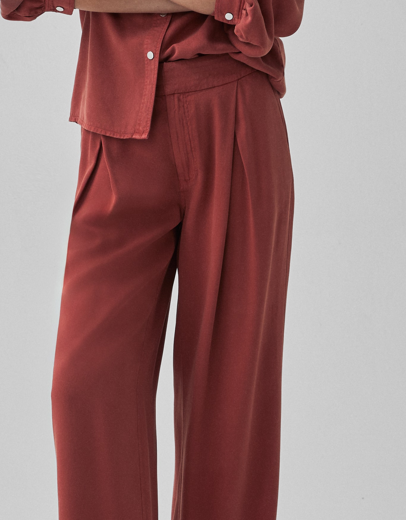 Calça Reta Liocel Pregas